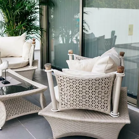 Вилла White Whale Адехе