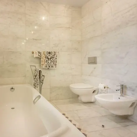 White Whale Βίλα